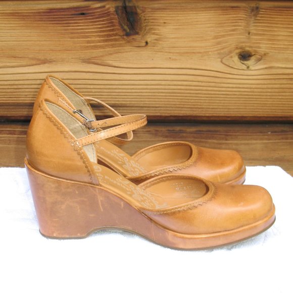 Vintage Shoes - Vintage Hush Puppies Tan Wedges